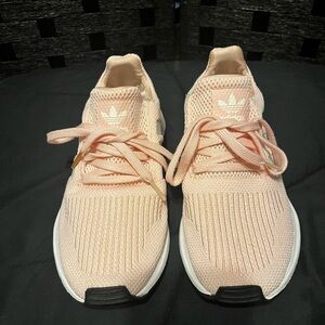 Adidas Women's swift run icy Pink Knit Sneakers size 6